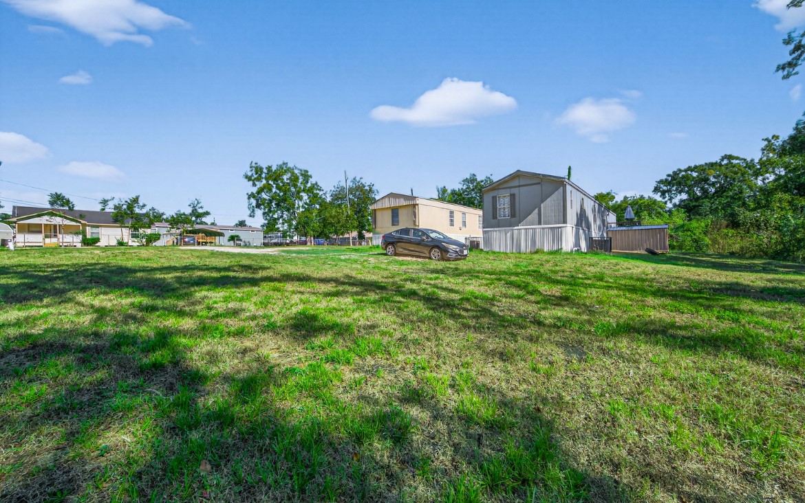 5807 Fletcher Street Crosby, TX 77532 - Photo 7 of 38