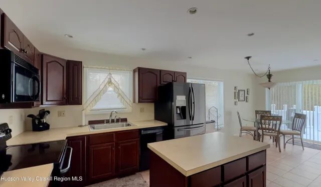 $875,000 | 13 Andre Court, Athens, NY 12015