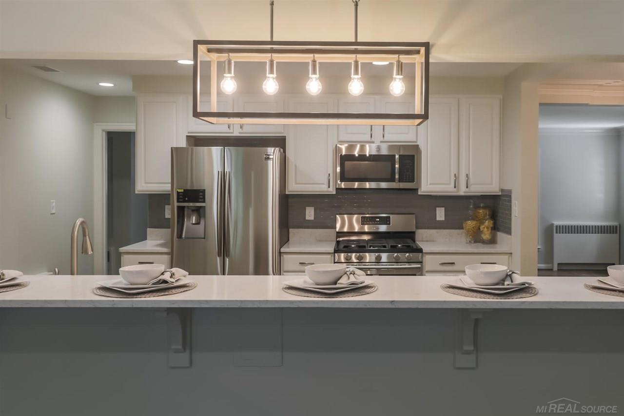 323 Lothrop Road Grosse Pointe, MI 48236 - Photo 21 of 41 31378276-20.JPG