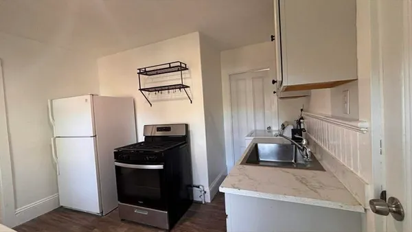 $2,850 | 93 Peirce Street, Unit 2, Middleboro, MA 02346