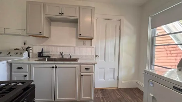 $2,850 | 93 Peirce Street, Unit 2, Middleboro, MA 02346