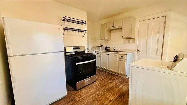 $2,850 | 93 Peirce Street, Unit 2, Middleboro, MA 02346