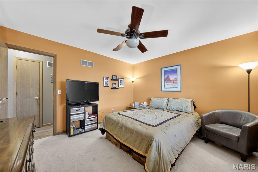 25 Universal Drive St. Peters, MO 63376 - Photo 19 of 37