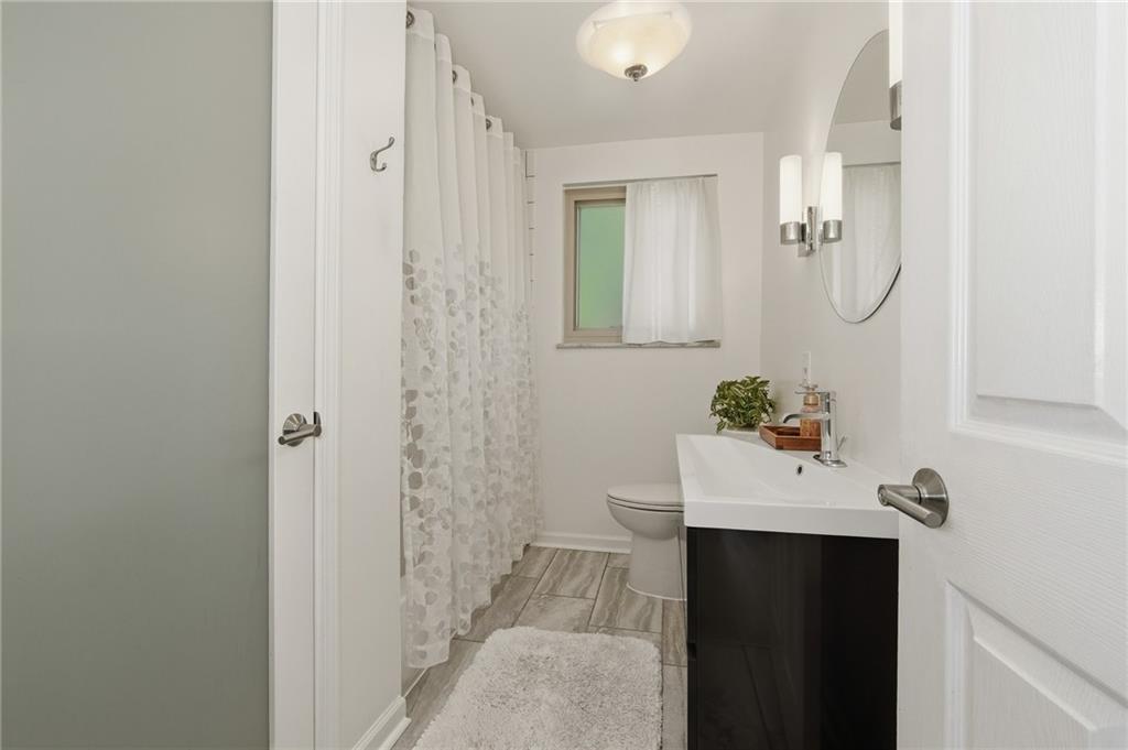 1525 Anderson Road Pittsburgh, PA 15209 - Photo 22 of 31 Stylishly Updated Full Bath