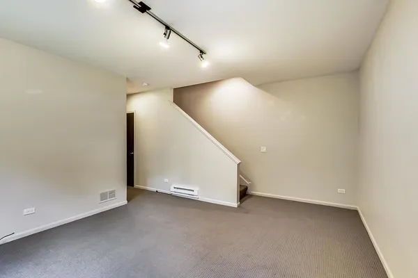 $4,200 | 2233 West Medill Avenue, Unit D, Chicago, IL 60647