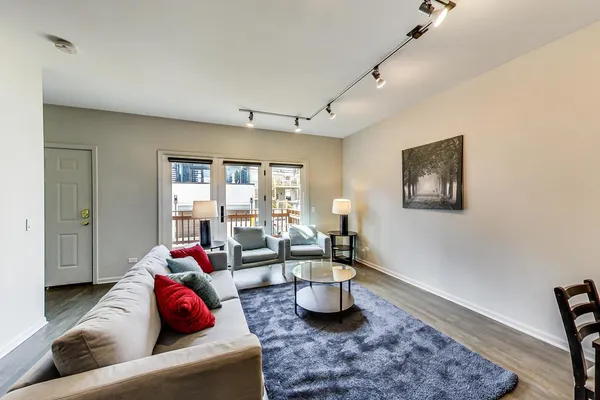 $4,200 | 2233 West Medill Avenue, Unit D, Chicago, IL 60647
