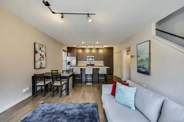 $4,200 | 2233 West Medill Avenue, Unit D, Chicago, IL 60647