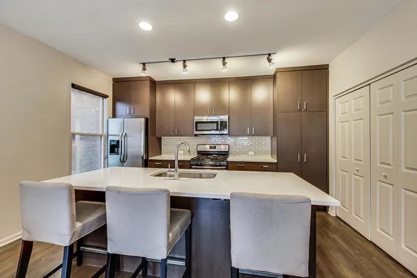 $4,200 | 2233 West Medill Avenue, Unit D, Chicago, IL 60647