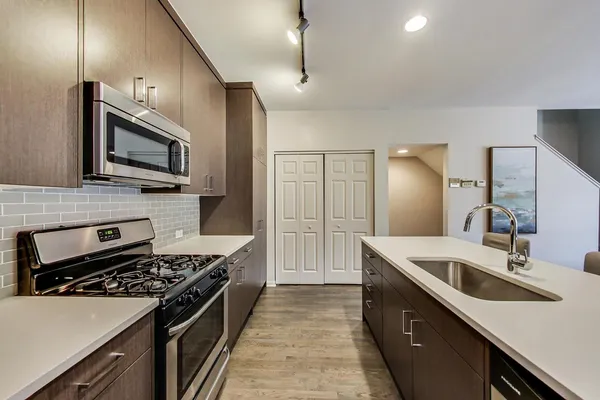 $4,200 | 2233 West Medill Avenue, Unit D, Chicago, IL 60647