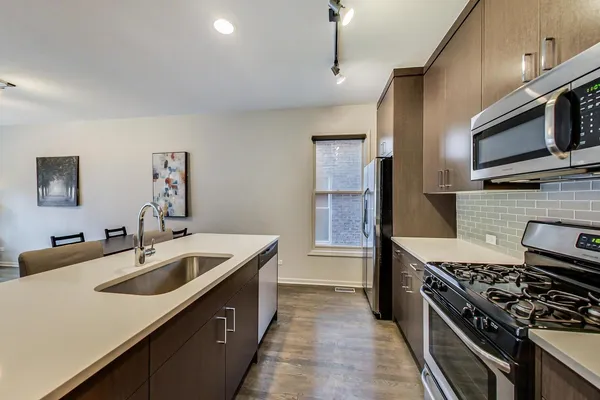 $4,200 | 2233 West Medill Avenue, Unit D, Chicago, IL 60647