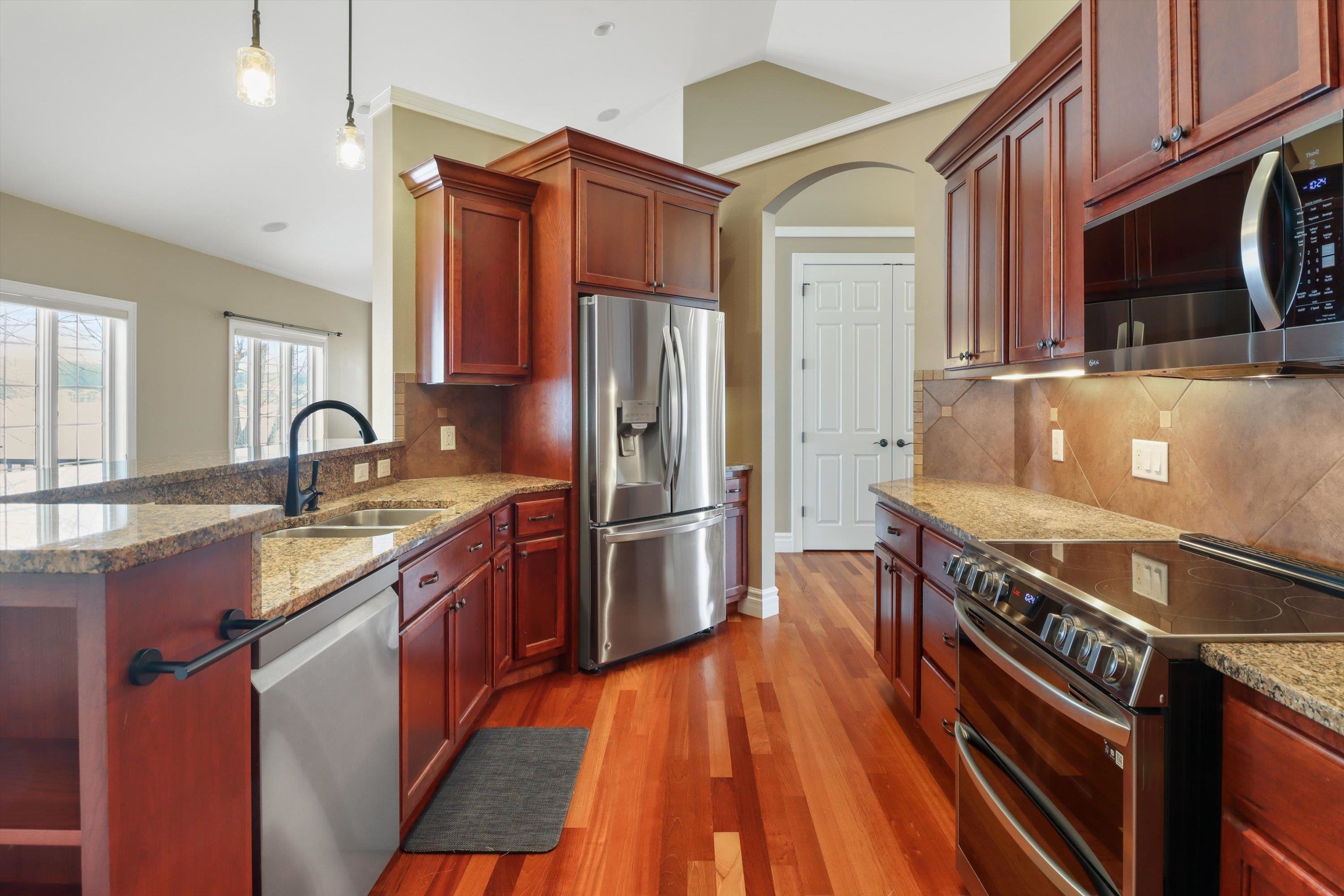 325 Riviera Street Oregon, WI 53575 - Photo 6 of 48