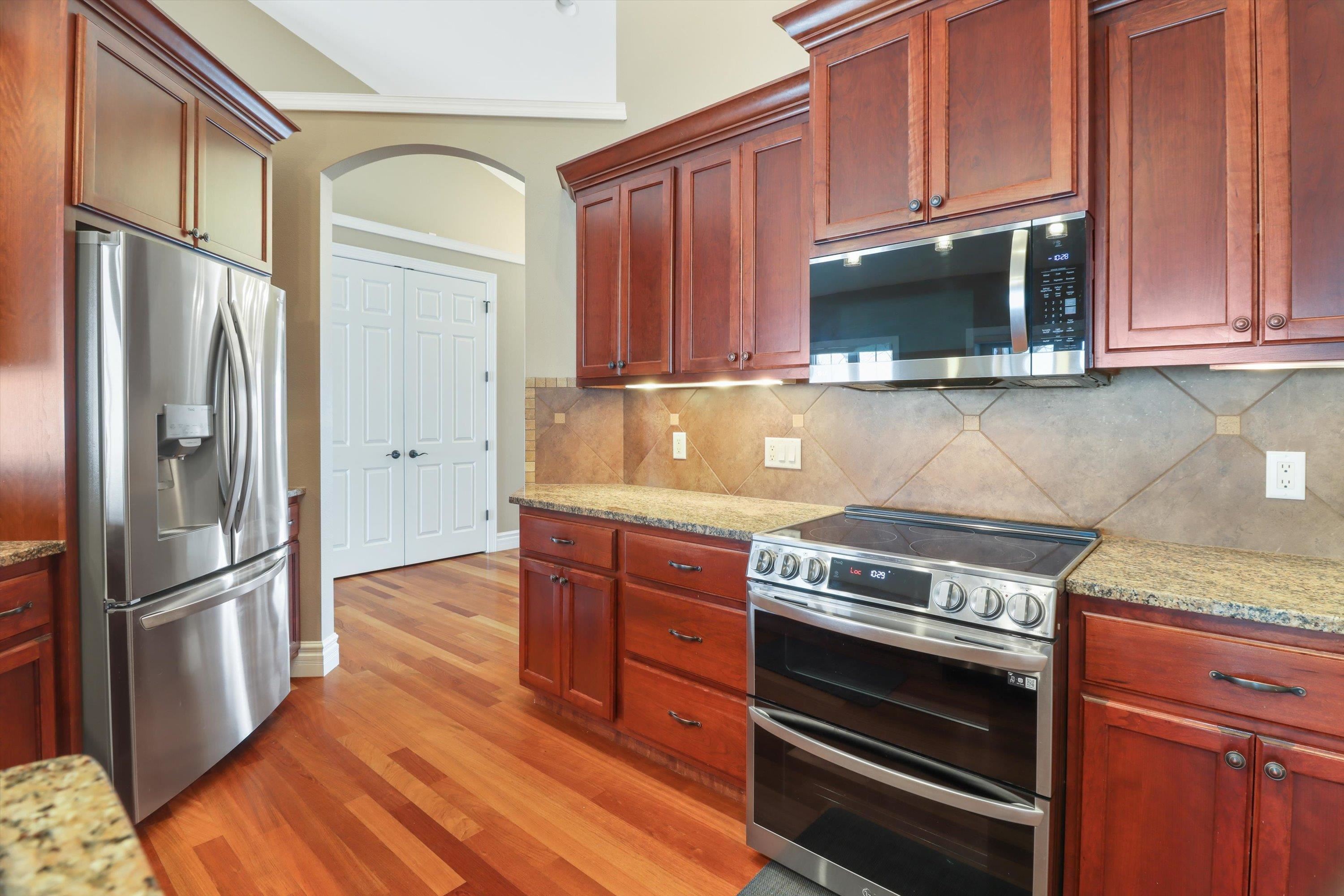 325 Riviera Street Oregon, WI 53575 - Photo 8 of 48