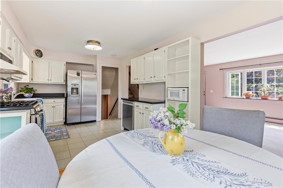 51 Quannacut Road Westerly, RI 02891 - Photo 9 of 38