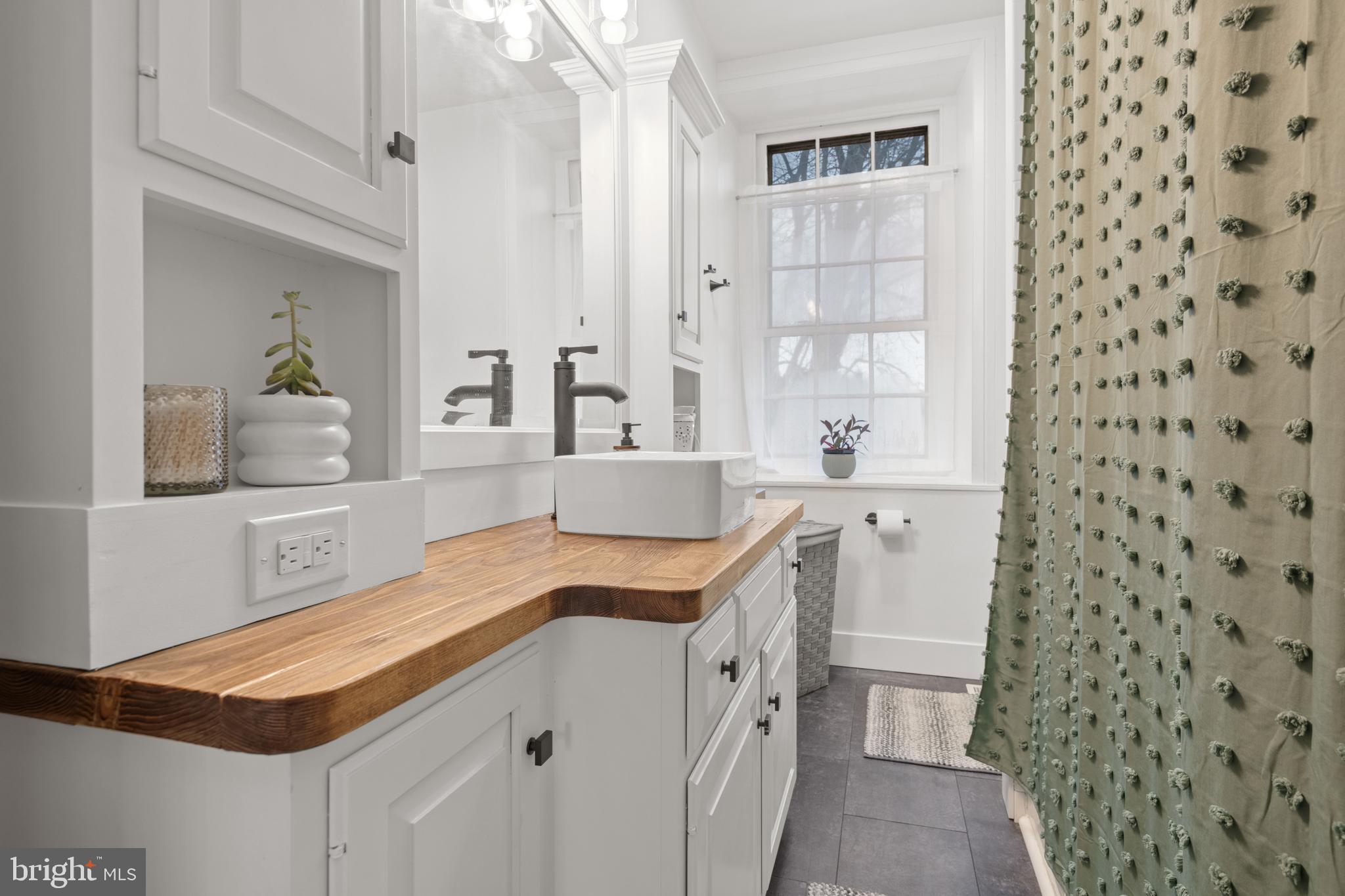 300 Fir Street Palmyra, PA 17078 - Photo 32 of 47 2nd floor hall bathroom