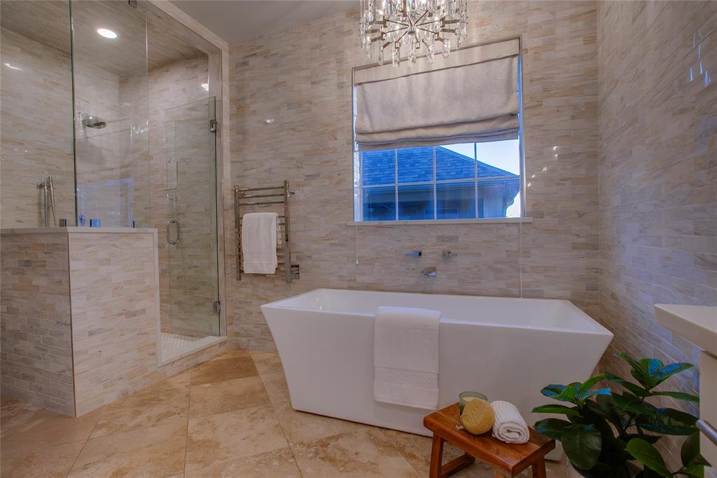 3810 Hawthorne Avenue Dallas, TX 75219 - Photo 5 of 40 a bathroom with a tub and a shower