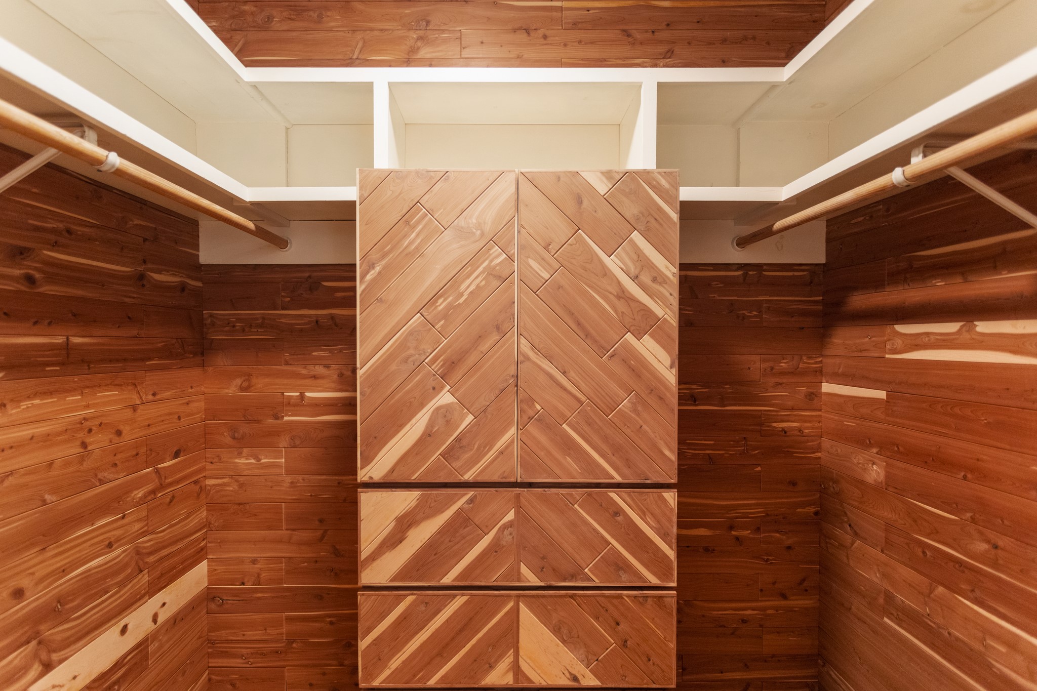 9106 Bonhomme Road Houston, TX 77074 - Photo 23 of 35 Cedar lined primary closet