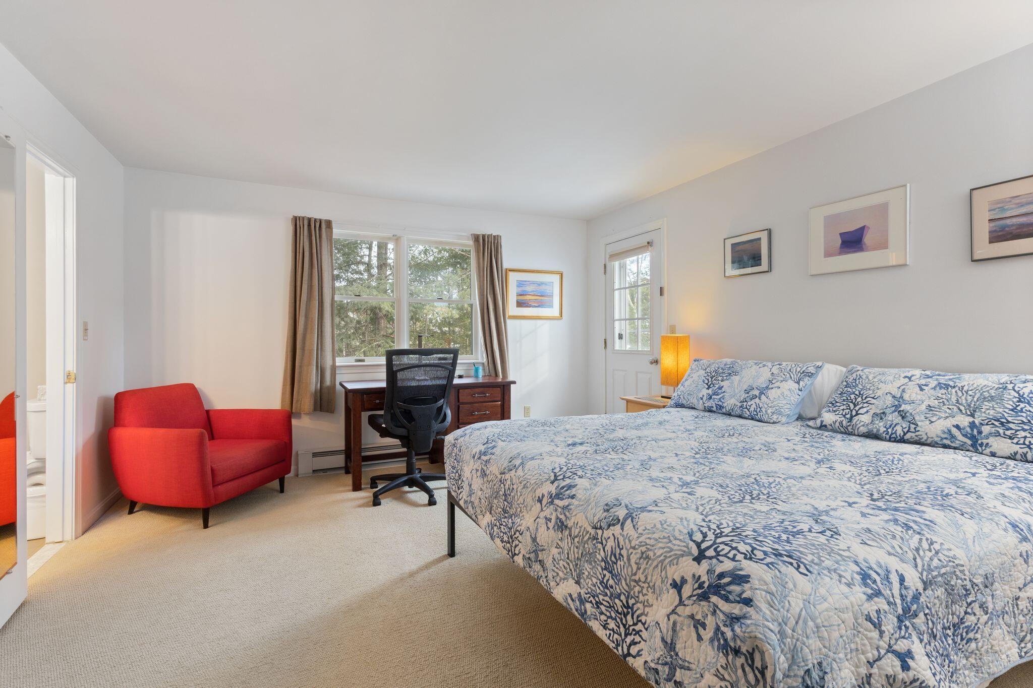 14 Valleybrook Road, Unit 14 Ogunquit, ME 03907 - Photo 21 of 40 2nd Floor Primary Bedroom