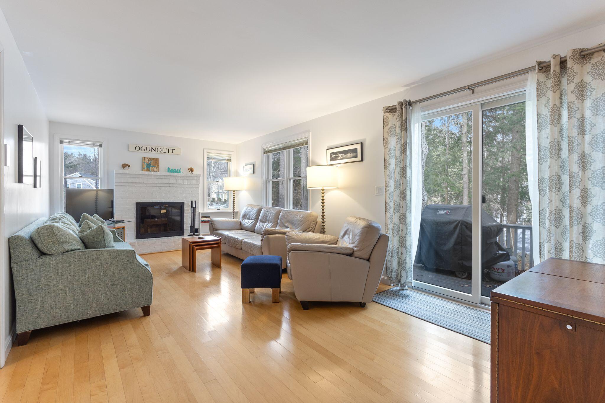14 Valleybrook Road, Unit 14 Ogunquit, ME 03907 - Photo 5 of 40 Living room