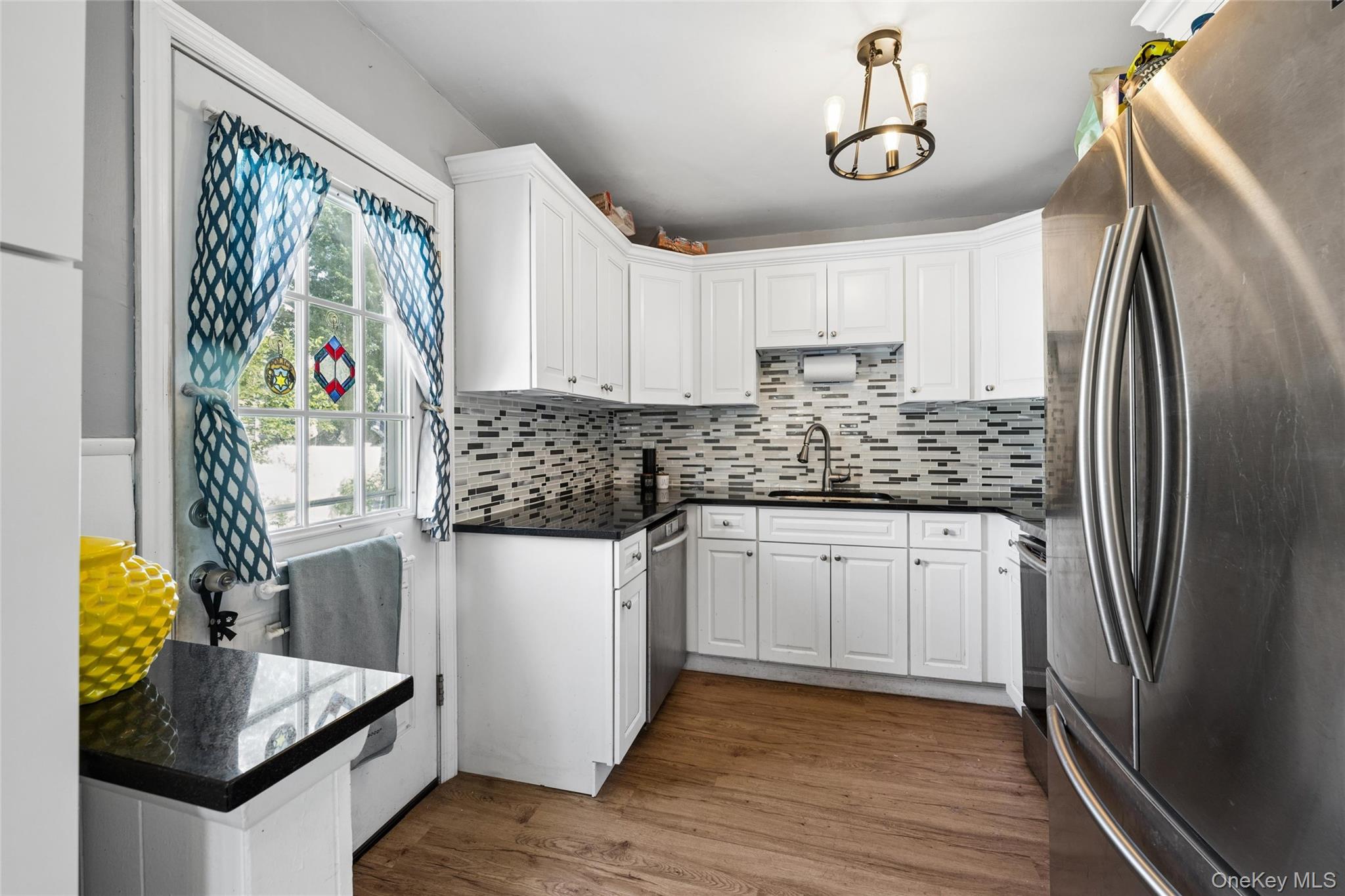231 East Hampton Road Lindenhurst, NY 11757 - Photo 7 of 24 Gallery Image 7