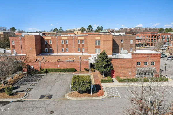 $2,000 | 122 Meadowmont Village Circle, Unit 122, Chapel Hill, NC 27517