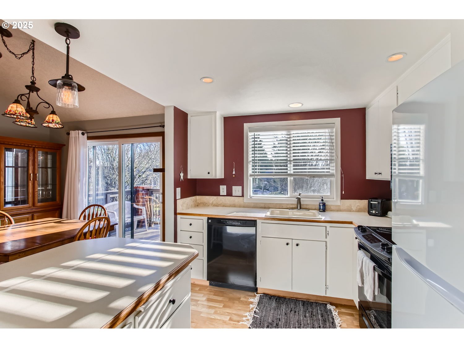 15655 Southwest 114th Court, Unit 10 Portland, OR 97224 - Photo 16 of 27 a very nice looking kitchen with a large window