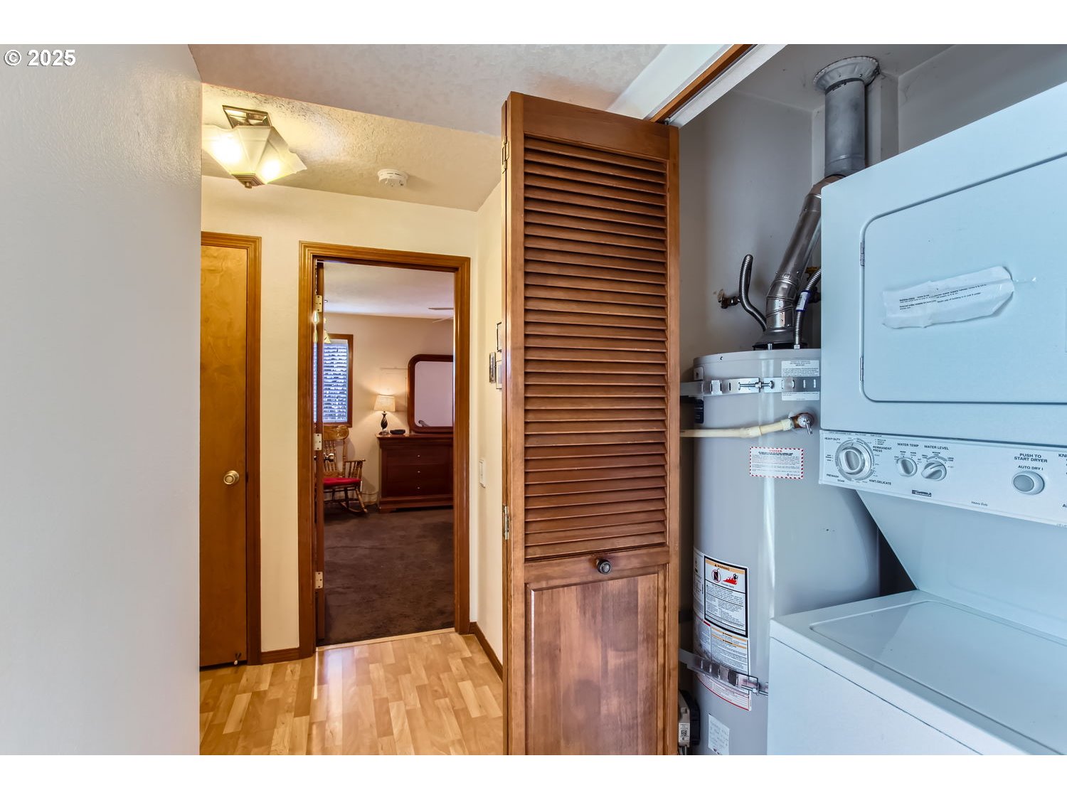 15655 Southwest 114th Court, Unit 10 Portland, OR 97224 - Photo 18 of 27 a view of living room and bathroom