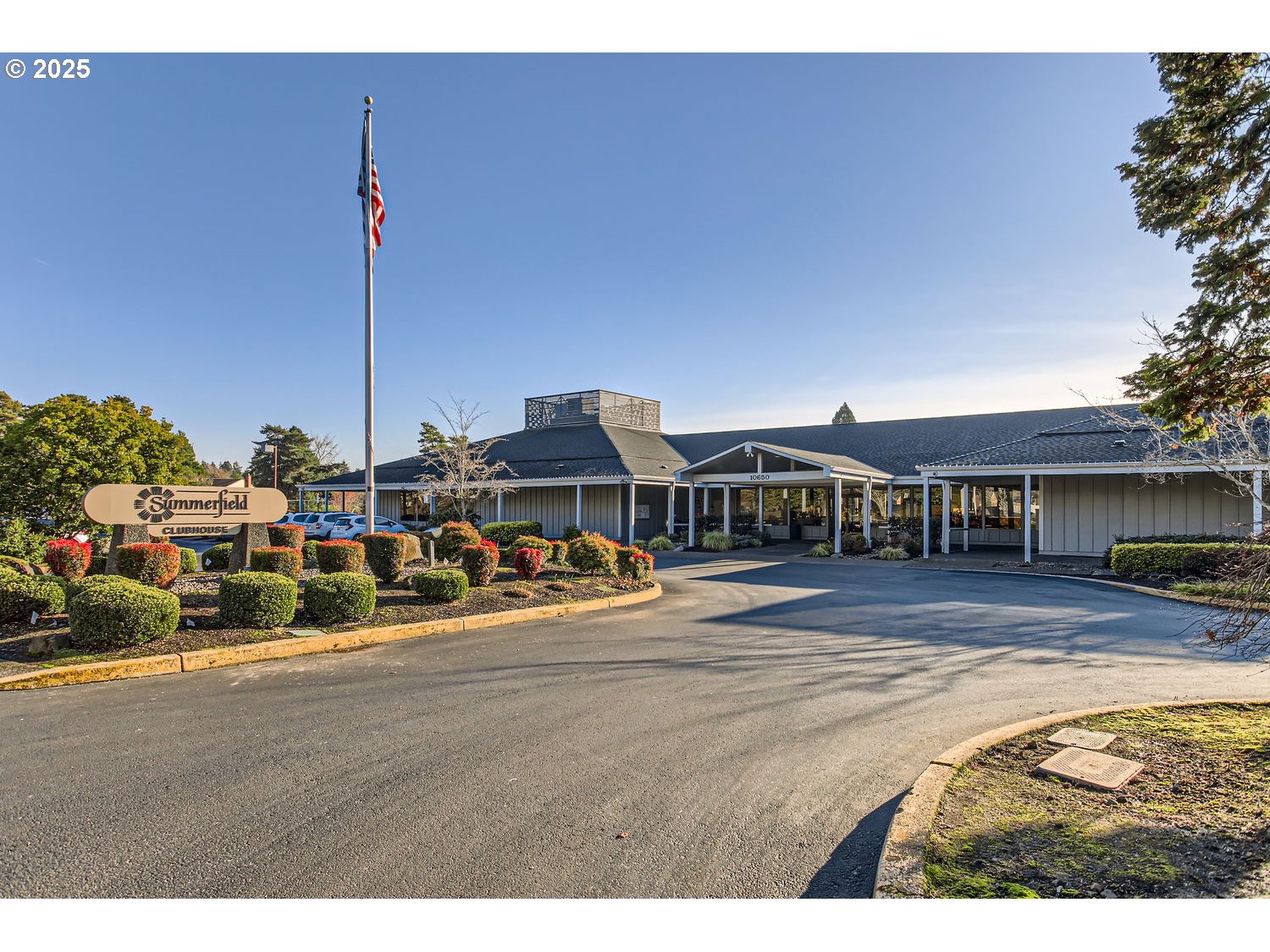 15655 Southwest 114th Court, Unit 10 Portland, OR 97224 - Photo 26 of 27 a view of an ocean with palm trees