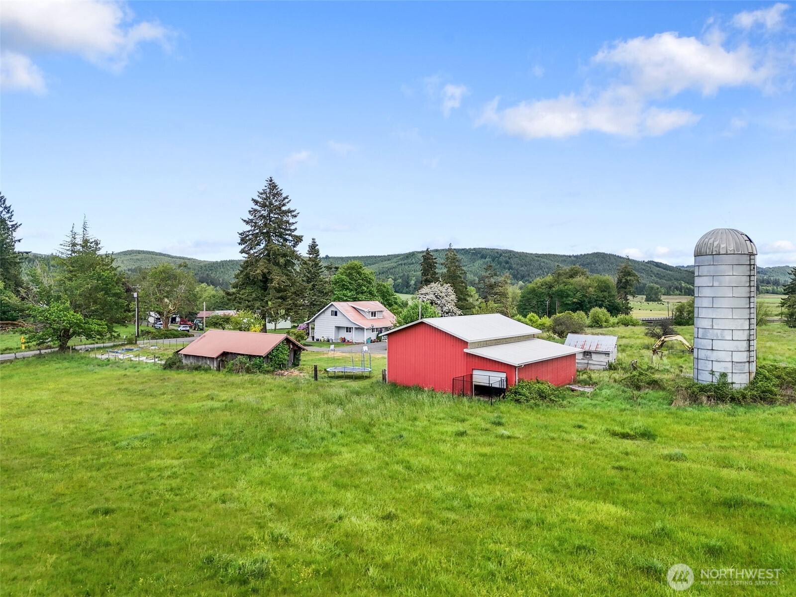 2163 Wildwood Road Curtis, WA 98538 - Photo 27 of 36 a view of a backyard with table and chairs and potted plants