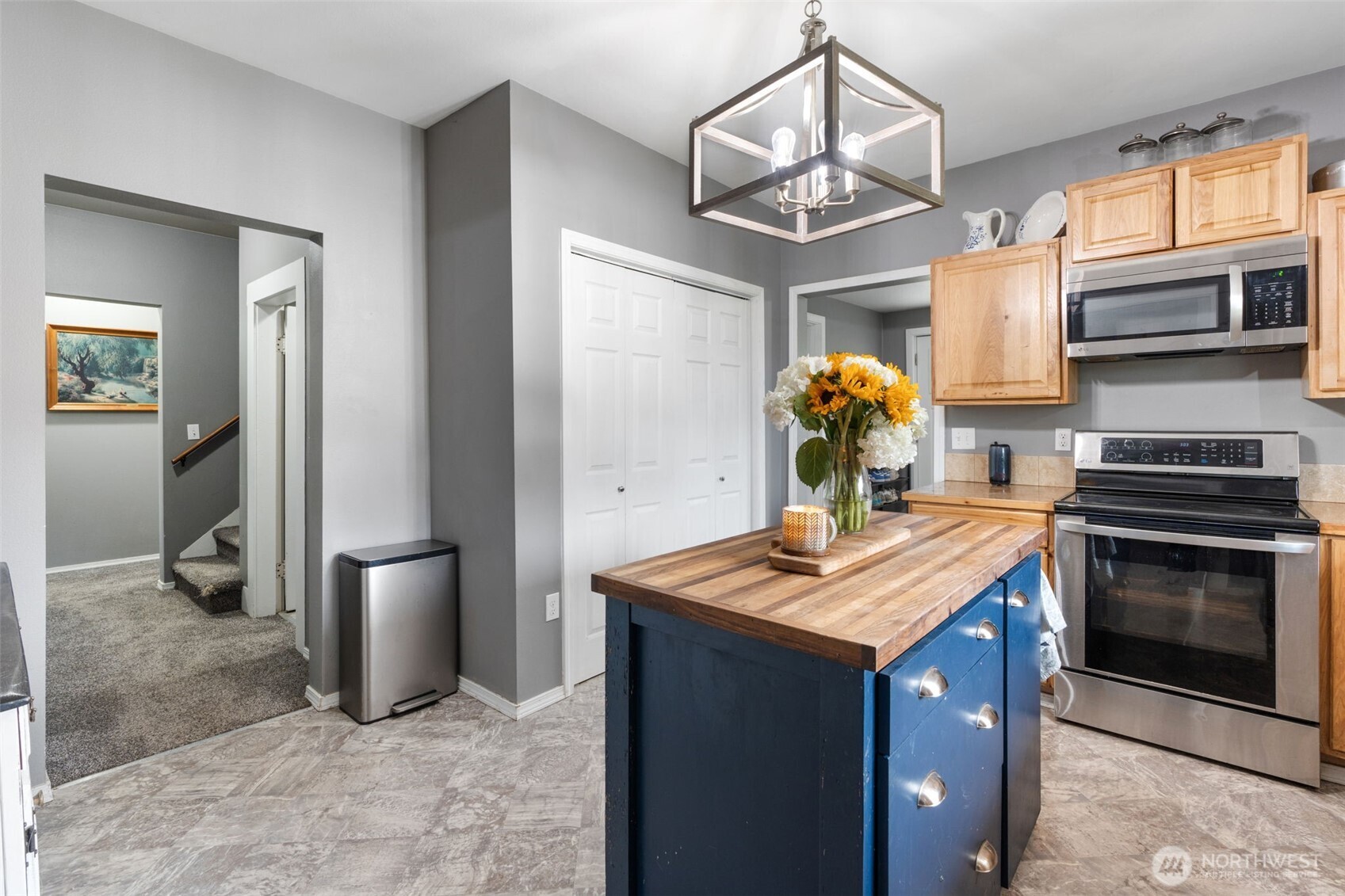 2163 Wildwood Road Curtis, WA 98538 - Photo 8 of 36 a kitchen with stainless steel appliances granite countertop a stove refrigerator and microwave