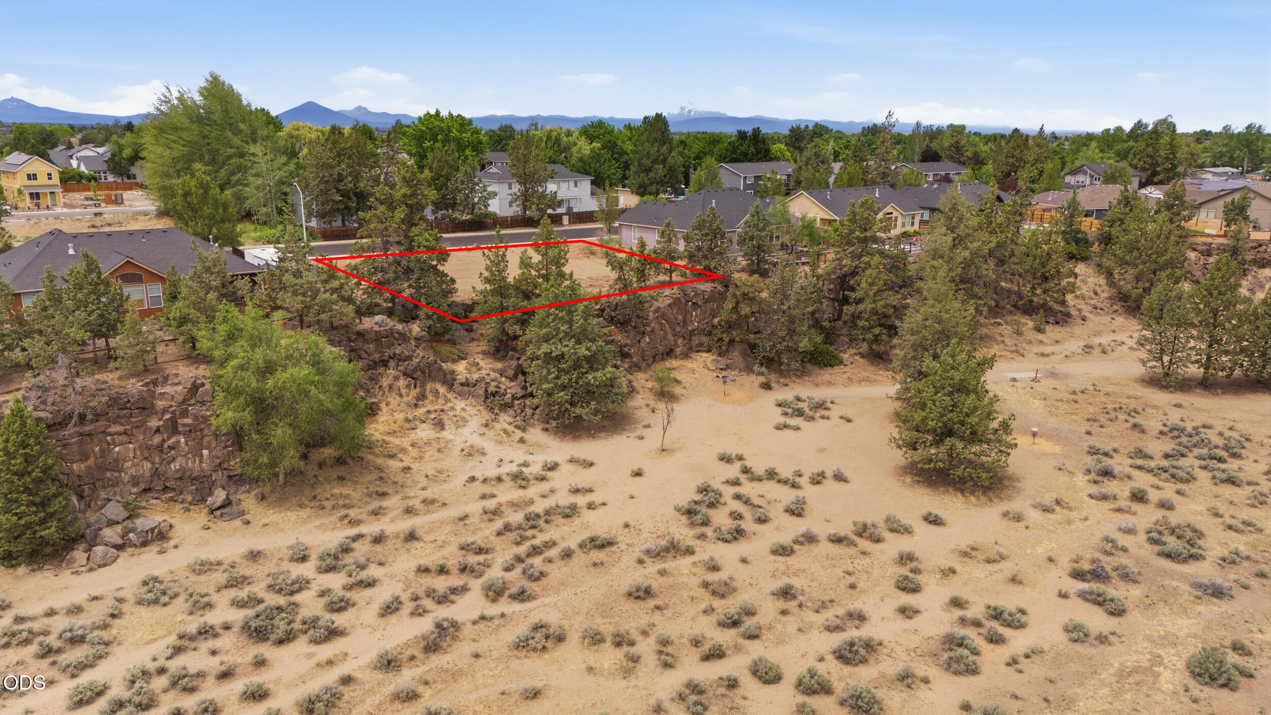320 Northwest 16th Place Redmond, OR 97756 - Photo 3 of 14