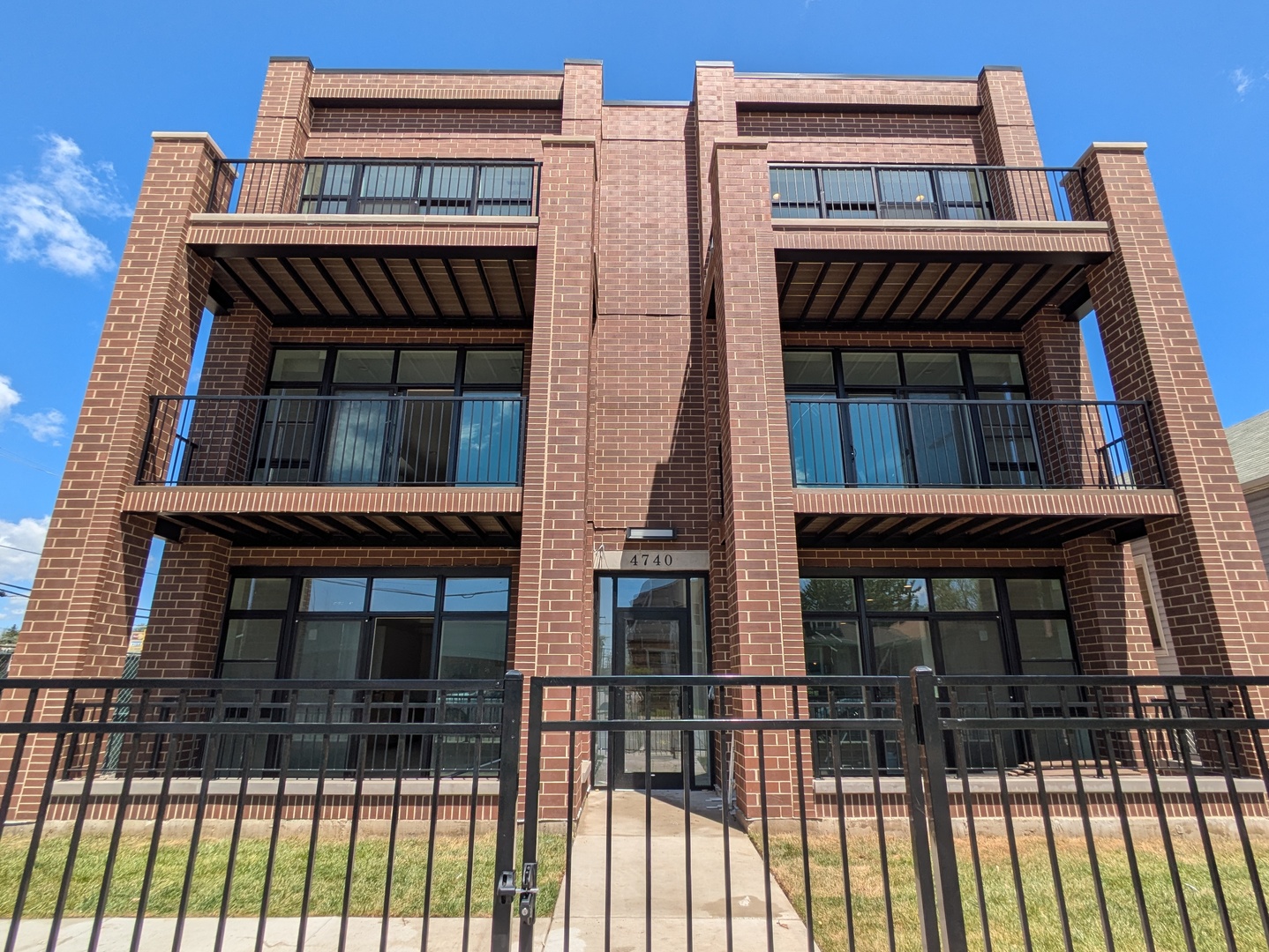 4740 West Addison Street, Unit 2 Chicago, IL 60641 - Photo 1 of 9 Gallery Image 1