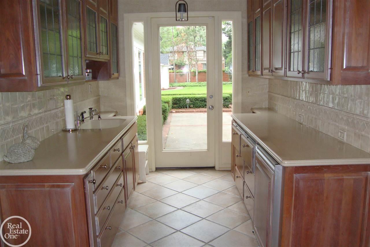 86 Lothrop Road Grosse Pointe Farms, MI 48236 - Photo 10 of 28