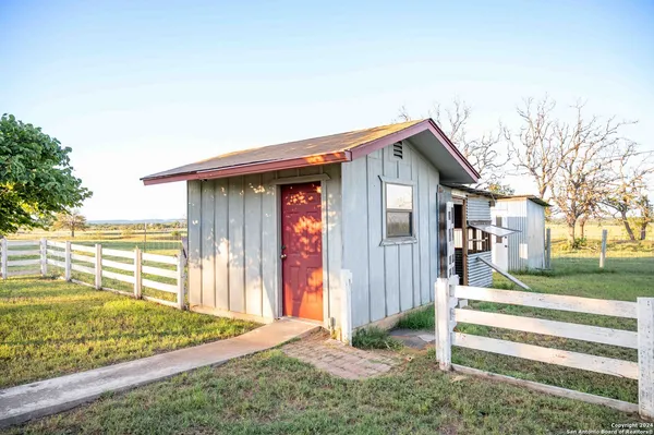 $4,500 | 327 Otto Eckhardt Road, Fredericksburg, TX 78624