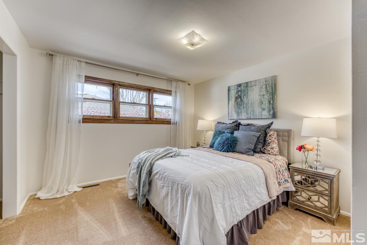 990 Yori Avenue Reno, NV 89502 - Photo 33 of 40 a bedroom with a bed and a window