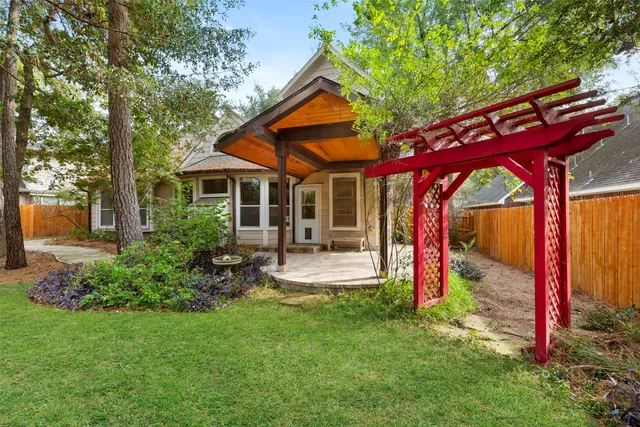 $2,895 | 18 Valley Mead Place, The Woodlands, TX 77384