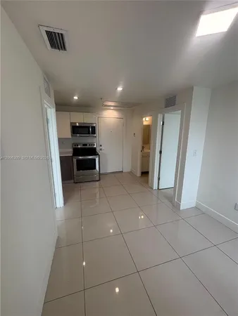 $1,995 | 821 Southwest 18th Avenue, Unit 205, Miami, FL 33135