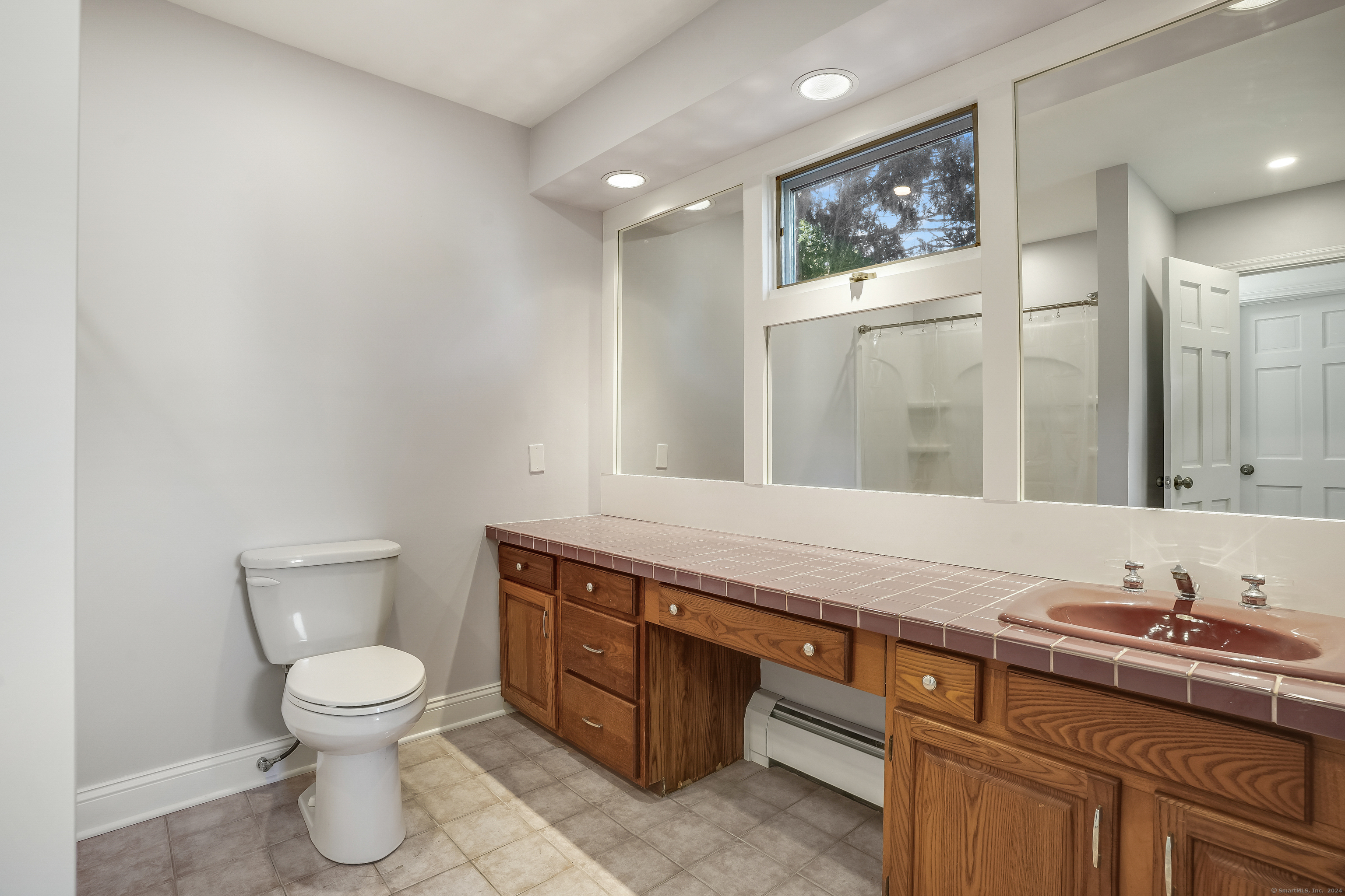 87 Old Dam Road Fairfield, CT 06824 - Photo 14 of 39 Main Level Full Bath