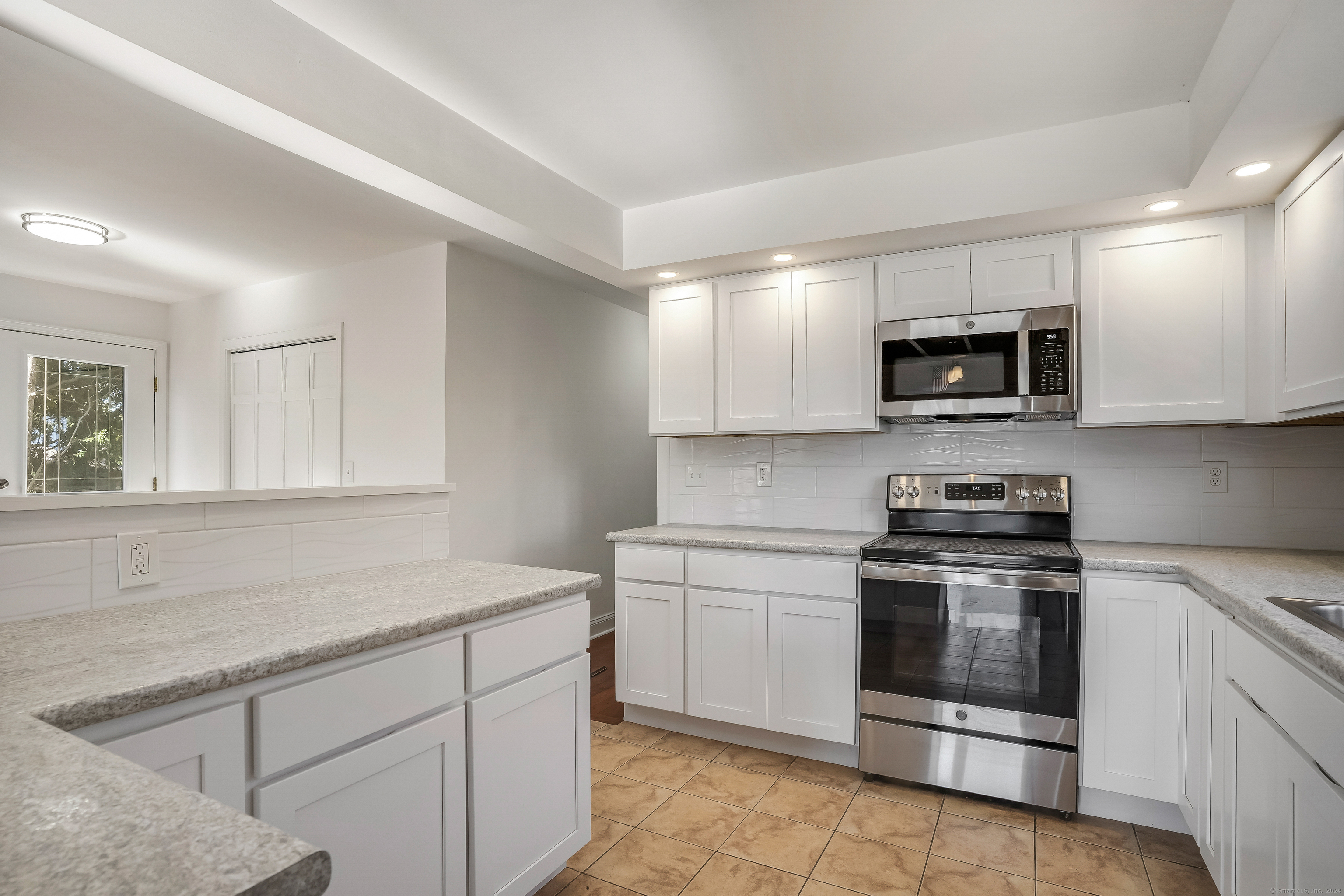 87 Old Dam Road Fairfield, CT 06824 - Photo 10 of 39