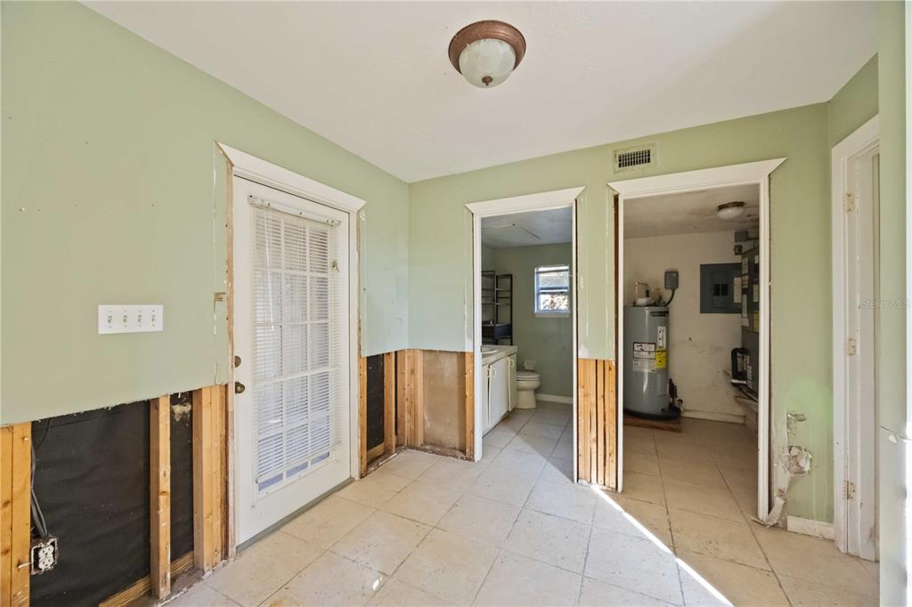 860 South Beneva Road Sarasota, FL 34232 - Photo 17 of 64 a view of a bathroom with tub and shower