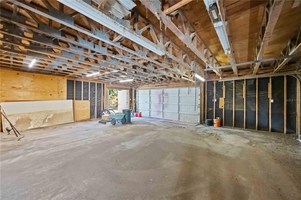 860 South Beneva Road Sarasota, FL 34232 - Photo 33 of 64 a view of large room with ceiling fan