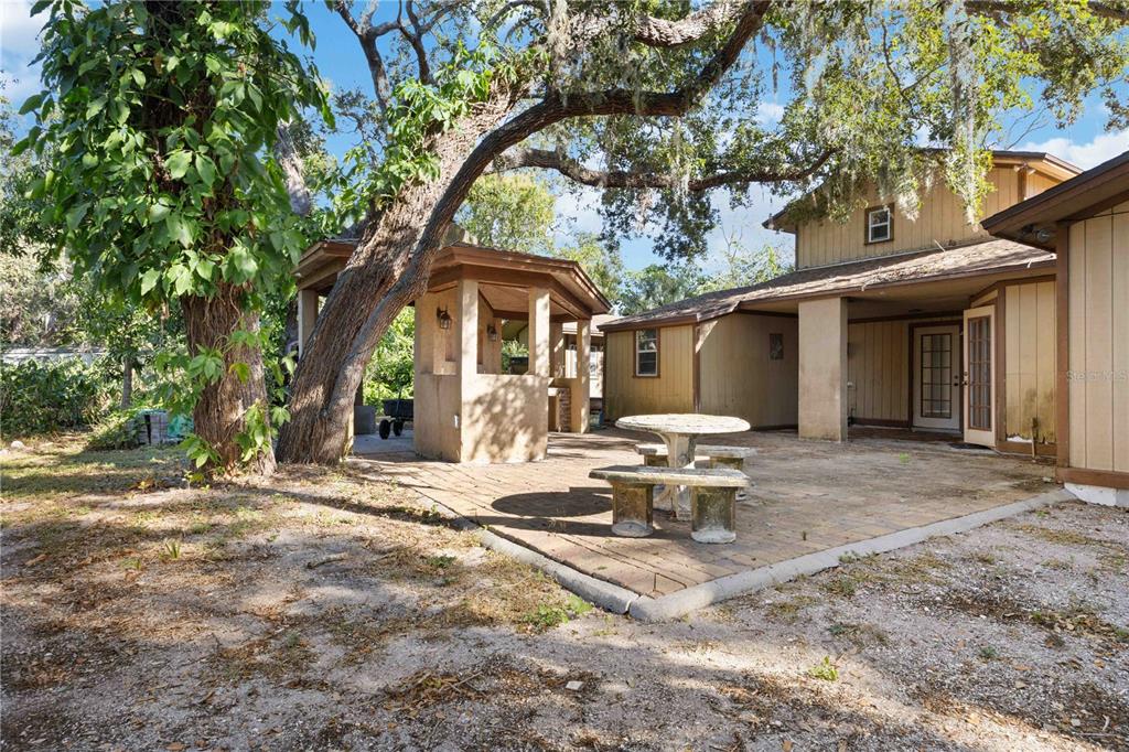 860 South Beneva Road Sarasota, FL 34232 - Photo 5 of 64 a view of a white house with a large tree