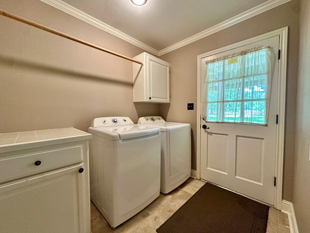 3405 Bethlehem Road Hudson, TX 75904 - Photo 23 of 41 a utility room with dryer and washer