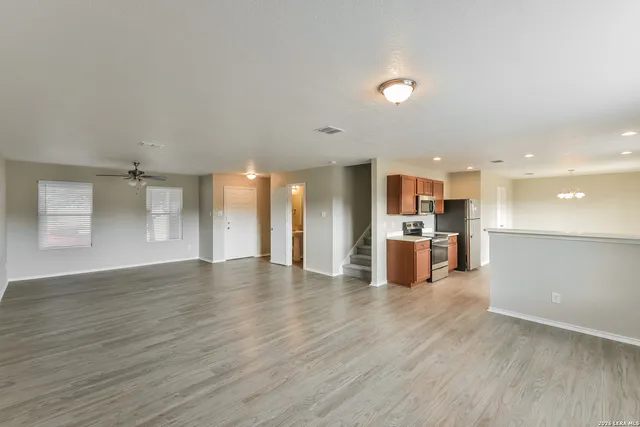 $2,000 | 338 Spruce Breeze, San Antonio, TX 78245