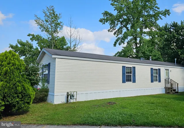 a view of a back yard of the house