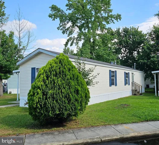 a house that is sitting in the grass