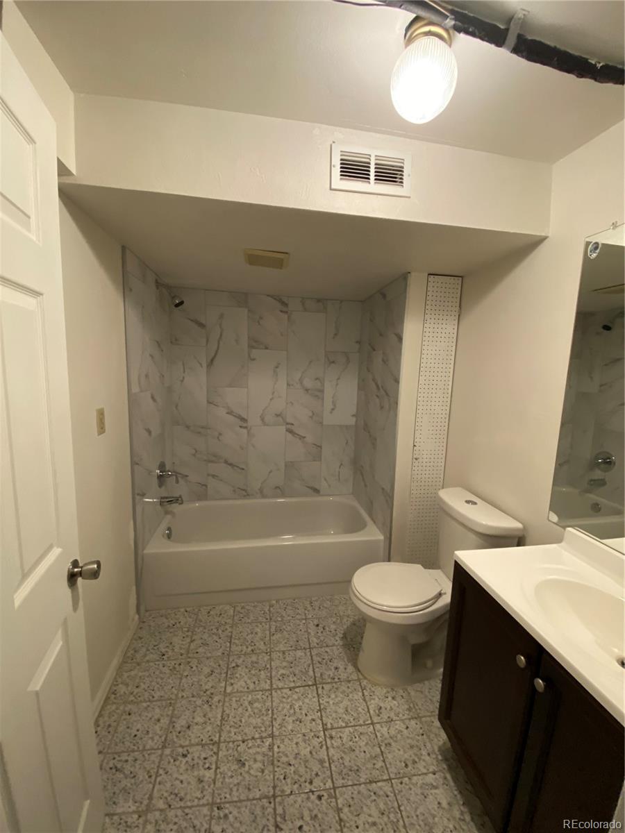 874 Homestead Drive Highlands Ranch, CO 80126 - Photo 6 of 13 a bathroom with a sink a toilet and a bathtub
