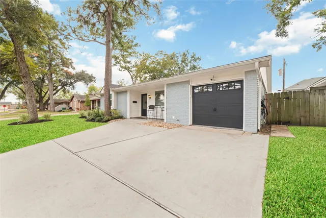 $2,800 | 3815 April Lane, Houston, TX 77092