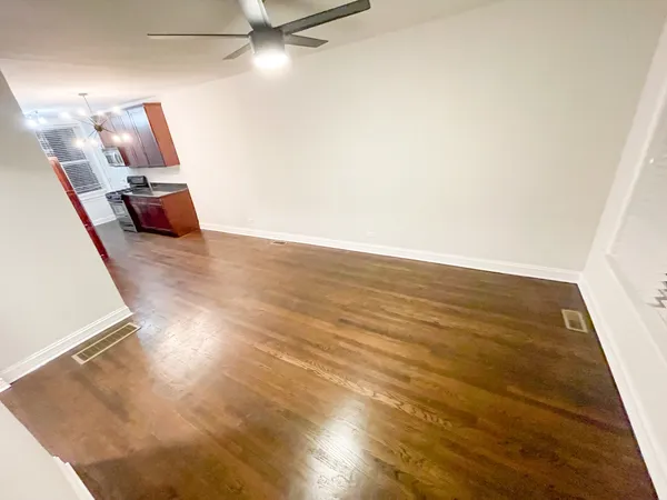 $1,845 | 1957 West Waveland Avenue, Unit 1, Chicago, IL 60613