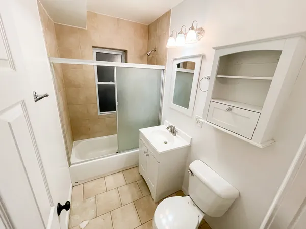 $1,845 | 1957 West Waveland Avenue, Unit 1, Chicago, IL 60613