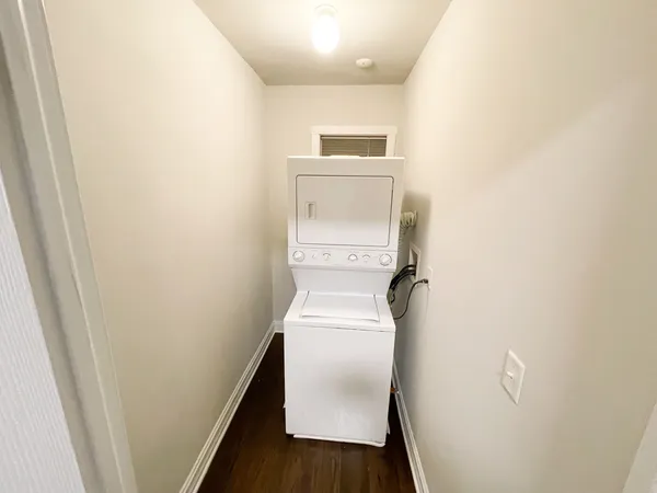 $1,845 | 1957 West Waveland Avenue, Unit 1, Chicago, IL 60613